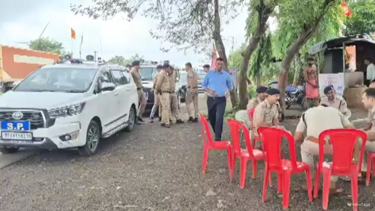 घटना के रीक्रिएशन में जुटी पुलिस. (Photo: Screengrab) घटना के रीक्रिएशन में जुटी पुलिस. (Photo: Screengrab)